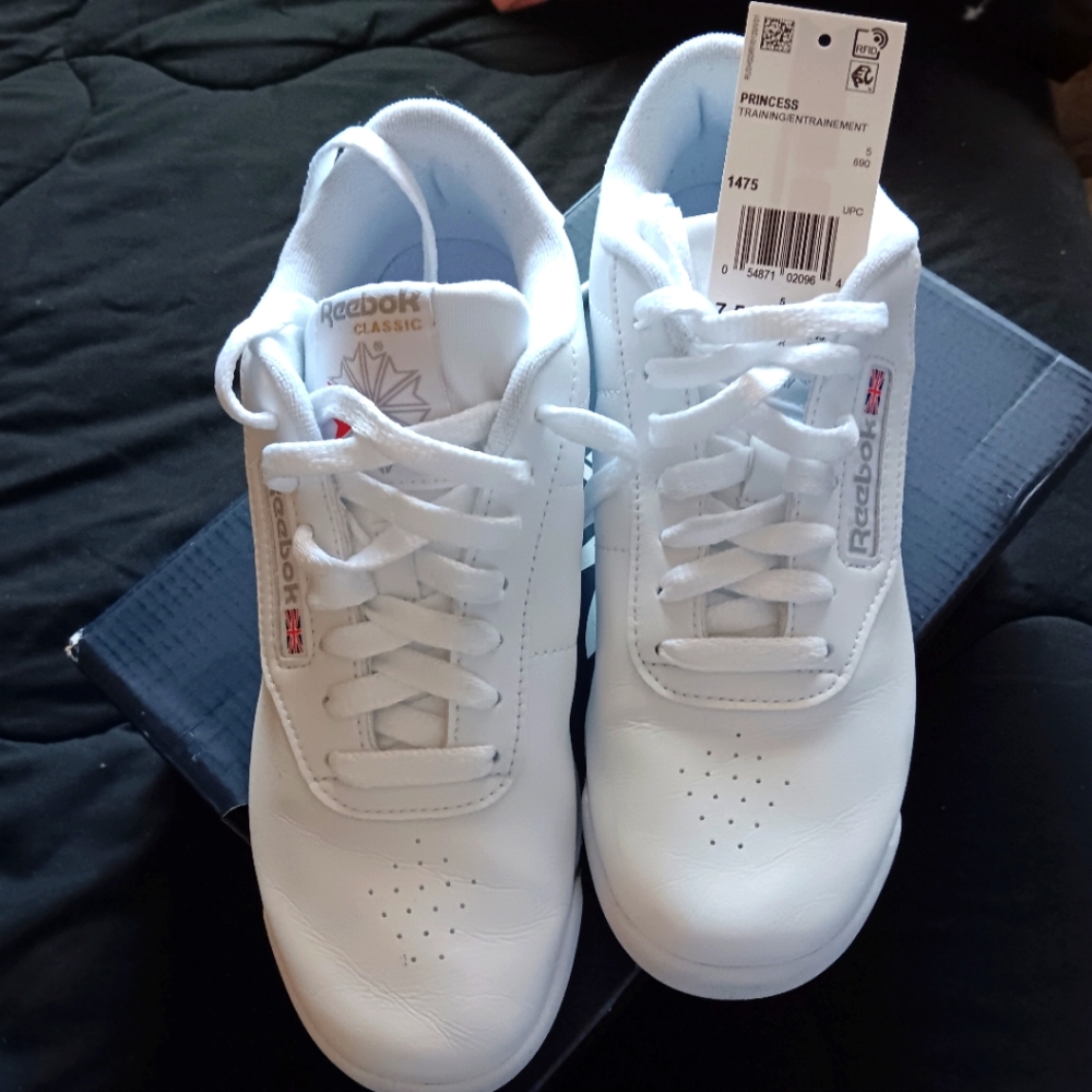 Womens reebok 7.5